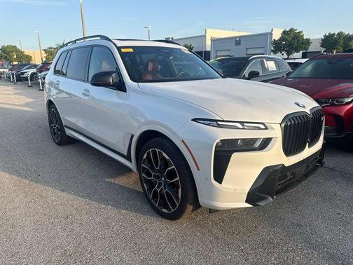 Mineral White Metallic 2026 BMW X7 M60i