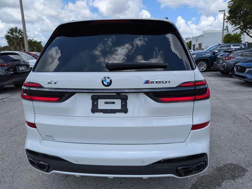 Mineral White Metallic 2026 BMW X7 M60i