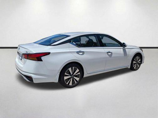 Pearl White Tricoat 2019 Nissan Altima 2.5 SV