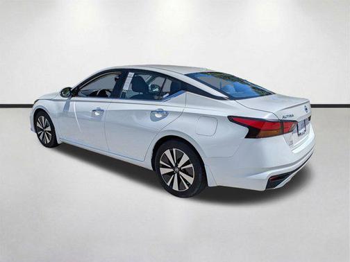 Pearl White Tricoat 2019 Nissan Altima 2.5 SV