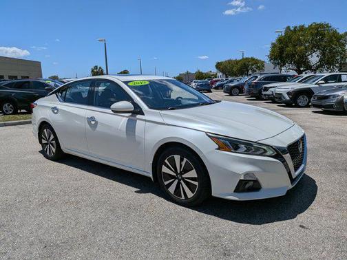 Pearl White Tricoat 2019 Nissan Altima 2.5 SV