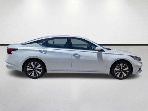Pearl White Tricoat 2019 Nissan Altima 2.5 SV