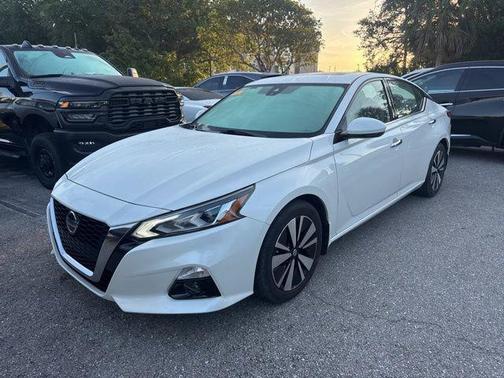 Pearl White Tricoat 2019 Nissan Altima 2.5 SV