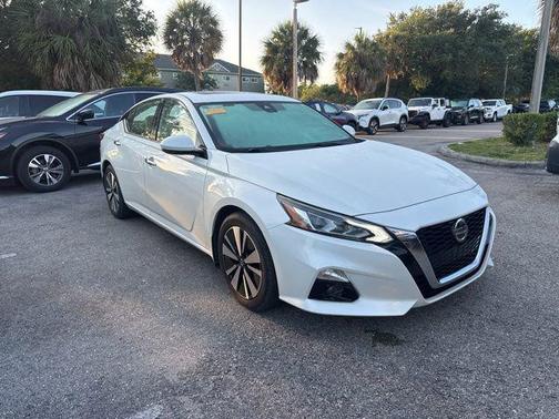Pearl White Tricoat 2019 Nissan Altima 2.5 SV