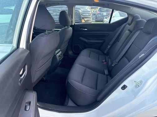 Pearl White Tricoat 2019 Nissan Altima 2.5 SV