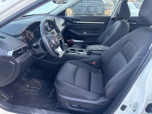 Pearl White Tricoat 2019 Nissan Altima 2.5 SV