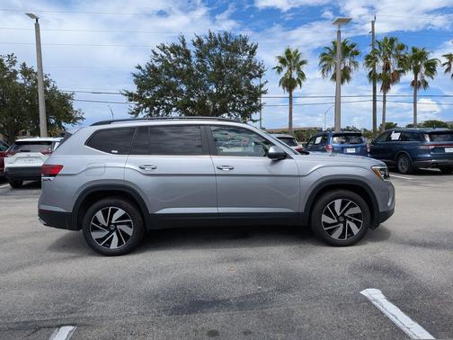 Pure Gray 2026 Volkswagen Atlas 2.0T SE w/Technology