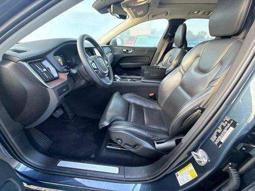 Denim Blue Metallic 2023 Volvo XC60 B5 Ultimate Bright Theme