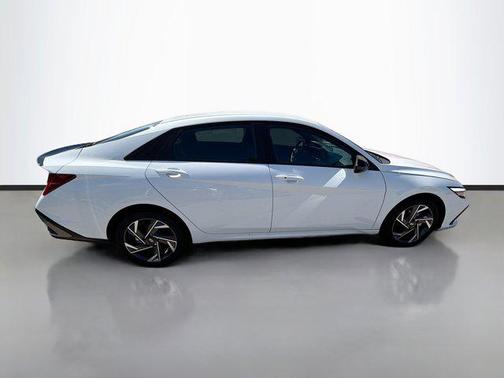 2025 Hyundai ELANTRA HEV SEL Sport