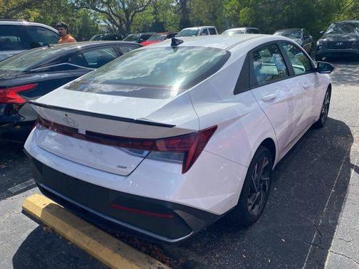 2025 Hyundai ELANTRA HEV SEL Sport