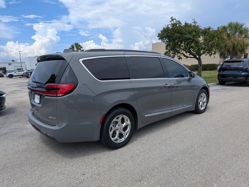 Ceramic Gray Clearcoat 2022 Chrysler Pacifica Limited