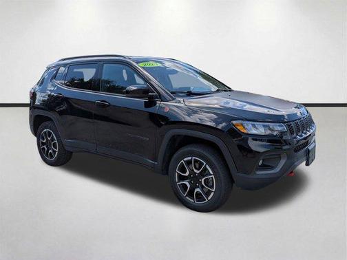 Diamond Black Crystal Pearlcoat 2024 Jeep Compass Trailhawk