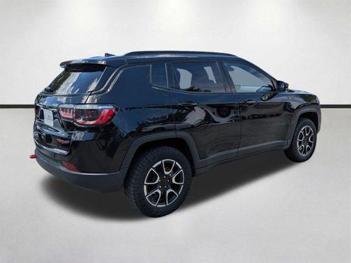 Diamond Black Crystal Pearlcoat 2024 Jeep Compass Trailhawk