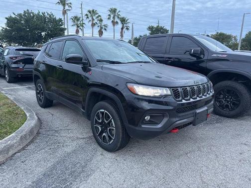 Diamond Black Crystal Pearlcoat 2024 Jeep Compass Trailhawk