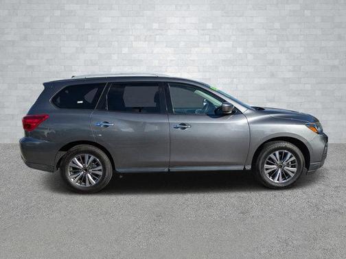 2020 Nissan Pathfinder SV