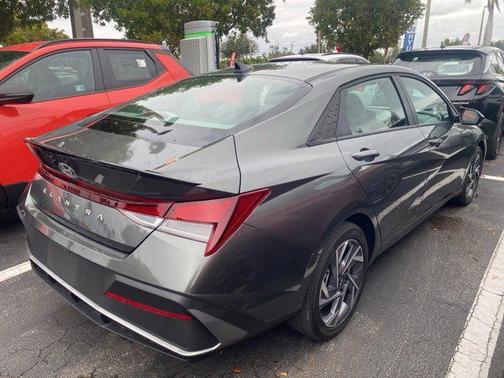 2025 Hyundai ELANTRA Sport