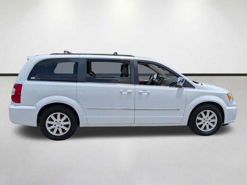 Bright White Clearcoat 2015 Chrysler Town & Country Touring