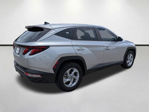 Shimmering Silver 2024 Hyundai TUCSON SE