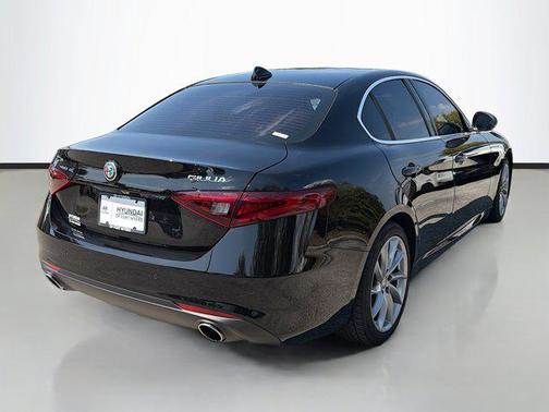 2021 Alfa Romeo Giulia Base