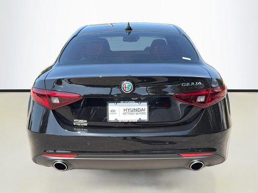 2021 Alfa Romeo Giulia Base