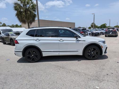 Pure White 2023 Volkswagen Tiguan 2.0T SE R-Line Black
