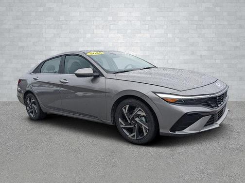 2025 Hyundai ELANTRA SEL