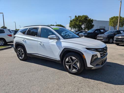Serenity White Pearl 2025 Hyundai TUCSON SEL Convenience