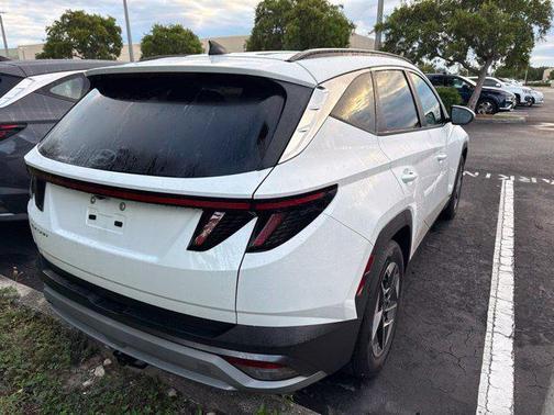 Serenity White Pearl 2025 Hyundai TUCSON SEL Convenience