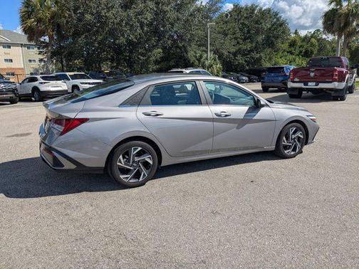 2025 Hyundai ELANTRA SEL