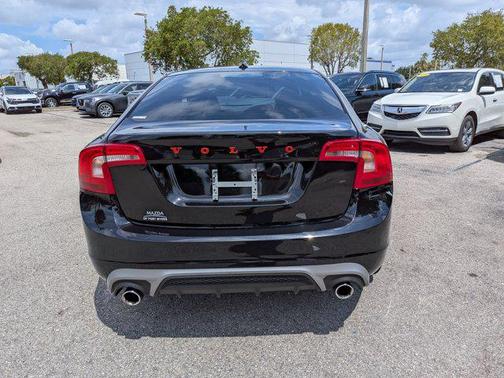 Onyx Black Metallic 2017 Volvo S60 T5 Dynamic