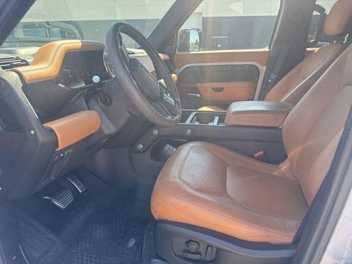 Yulong White Metallic 2023 Land Rover Defender 110 V8