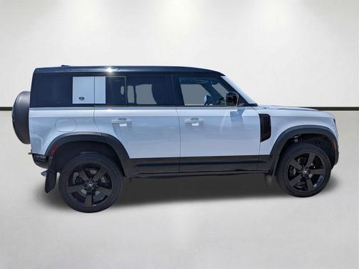 Yulong White Metallic 2023 Land Rover Defender 110 V8