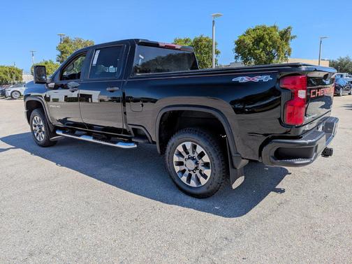 Black 2024 Chevrolet Silverado 2500 Custom