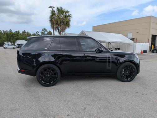 Black 2023 Land Rover Range Rover P400 SE