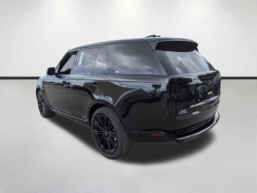 Black 2023 Land Rover Range Rover P400 SE