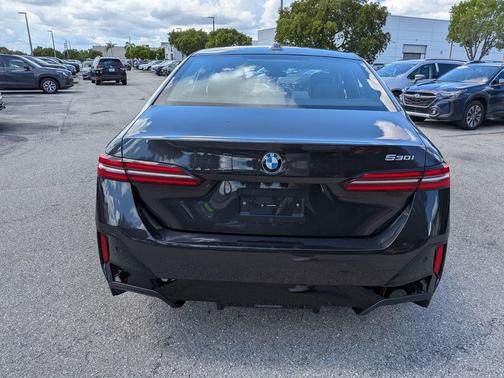 Dark Graphite Metallic 2026 BMW 530 530i