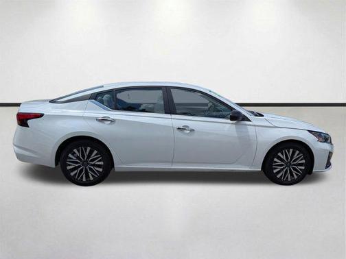 Pearl White Tricoat 2024 Nissan Altima 2.5 SV