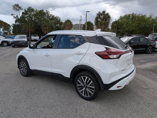 2022 Nissan Kicks SV