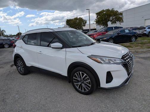 2022 Nissan Kicks SV