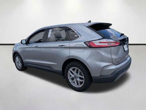 Iconic Silver Metallic 2021 Ford Edge SEL