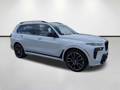 Mineral White Metallic 2026 BMW X7 M60i