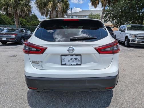 Glacier White 2020 Nissan Rogue Sport S