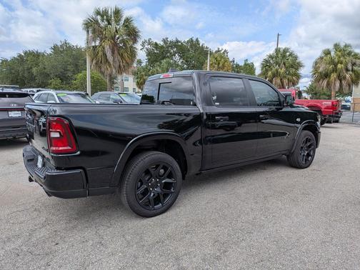 Diamond Black Crystal Pearlcoat 2026 RAM 1500 Laramie