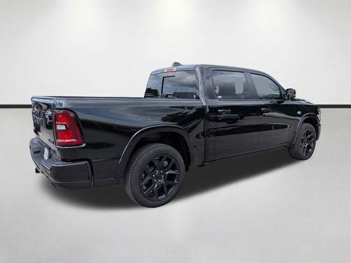 Diamond Black Crystal Pearlcoat 2026 RAM 1500 Laramie
