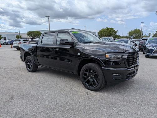Diamond Black Crystal Pearlcoat 2026 RAM 1500 Laramie
