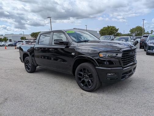 Diamond Black Crystal Pearlcoat 2026 RAM 1500 Laramie