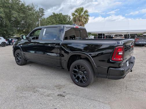 Diamond Black Crystal Pearlcoat 2026 RAM 1500 Laramie