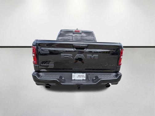 Diamond Black Crystal Pearlcoat 2026 RAM 1500 Laramie