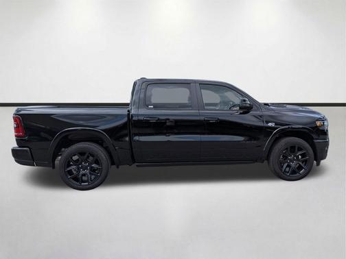 Diamond Black Crystal Pearlcoat 2026 RAM 1500 Laramie