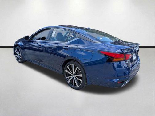 Deep Blue Pearl 2022 Nissan Altima SR FWD